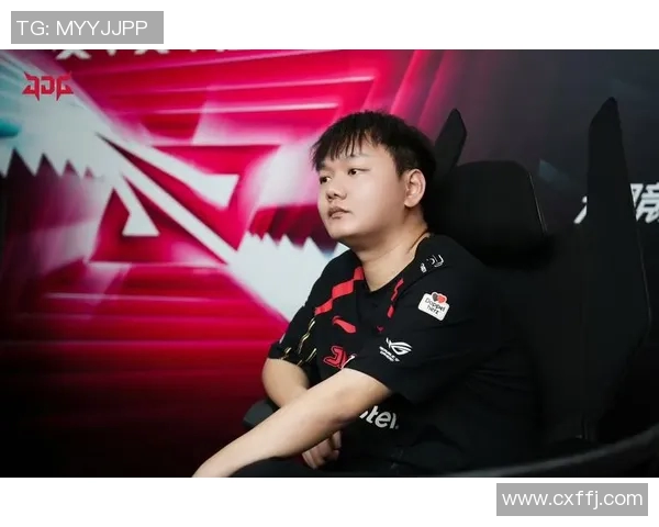 JDG战队在英雄联盟赛场上的进攻策略分析与得失总结